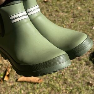 Smith & Hawken Olive Green Rubber Boots